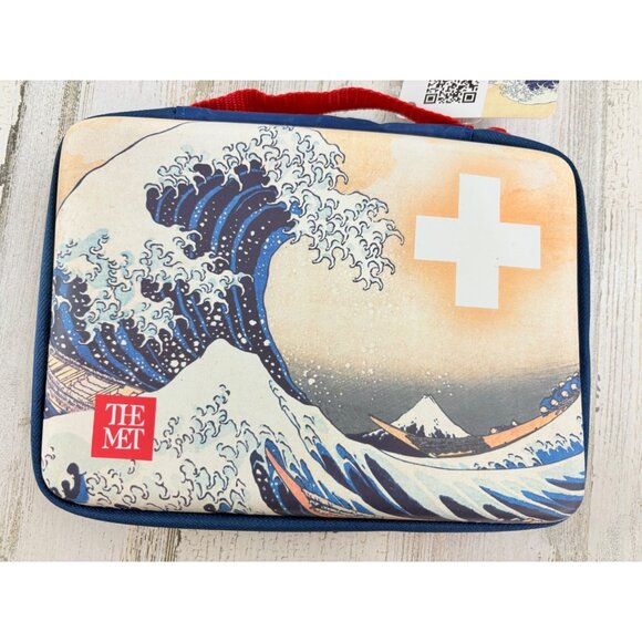 NEW Target Band-Aid First Aid Kit Case The Met The Great Wave Kanagawa NEW - Picture 2 of 8